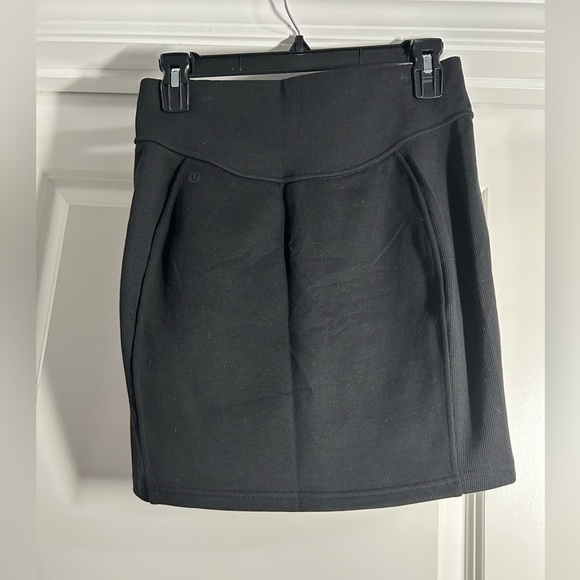 lululemon athletica Scuba Black High-Rise Mini Skirt - Picture 4 of 4